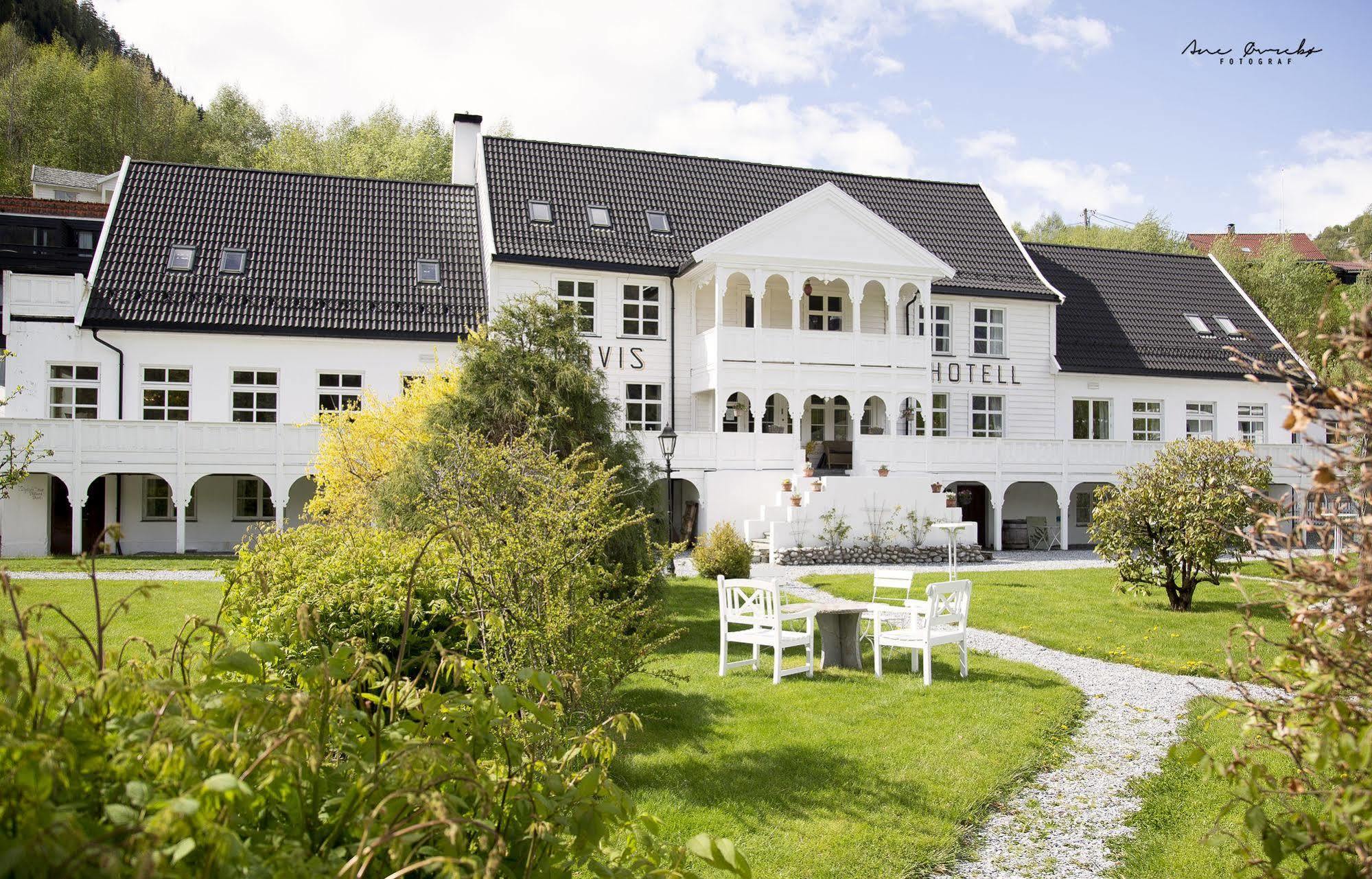 Torvis Hotel Luster Экстерьер фото