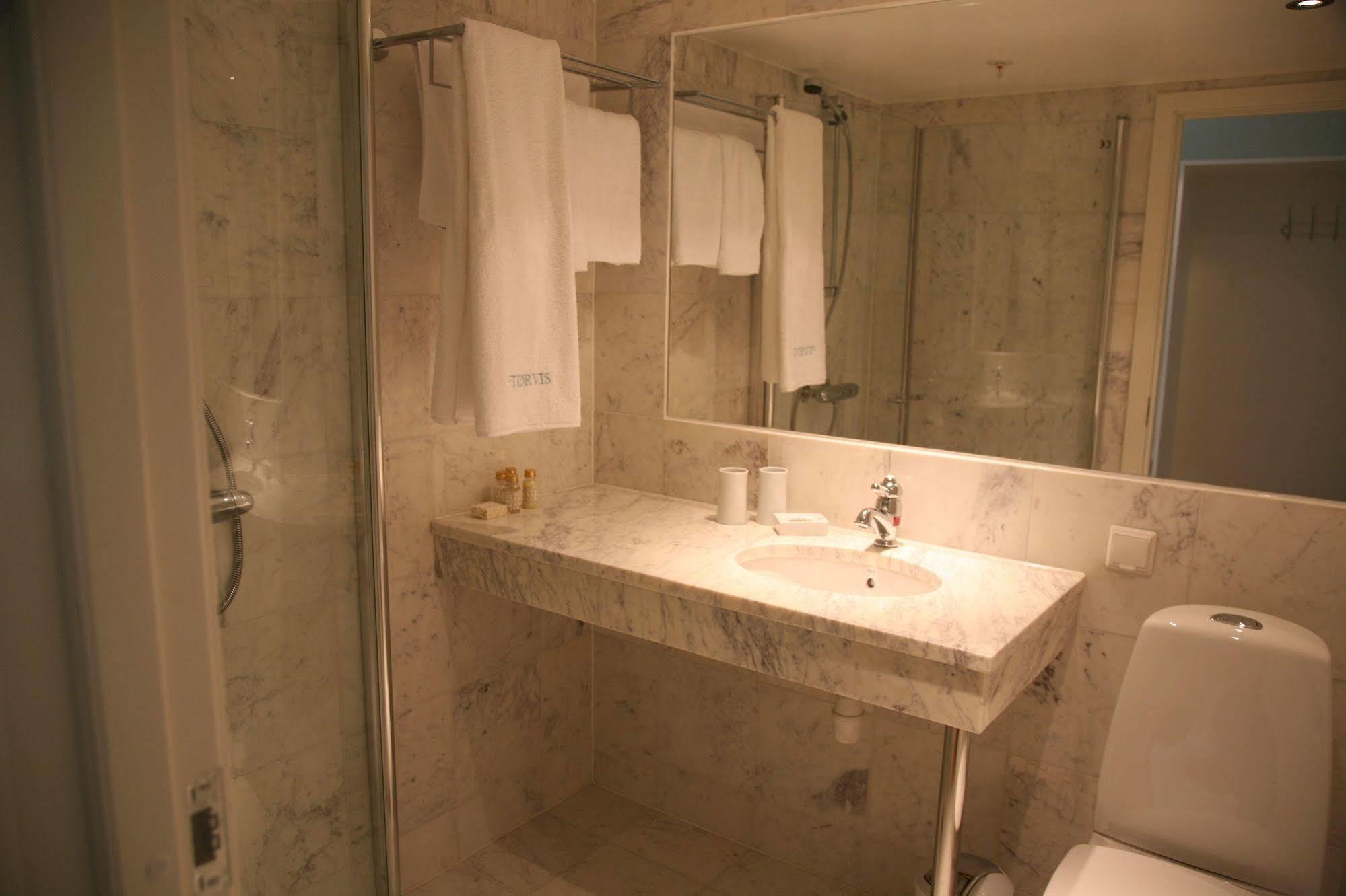 Torvis Hotel Luster Экстерьер фото